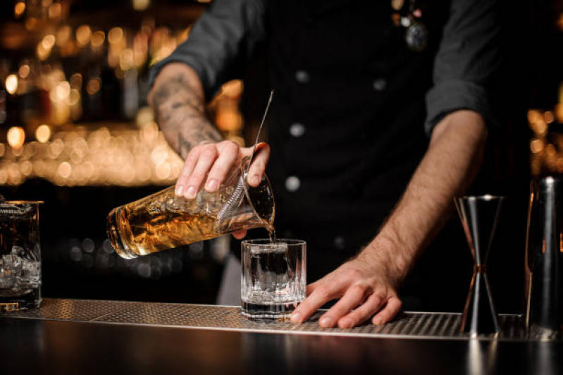 Serviço de Barman para Coquetel de Lançamento Baeta Neves - Bartender para Evento Empresarial